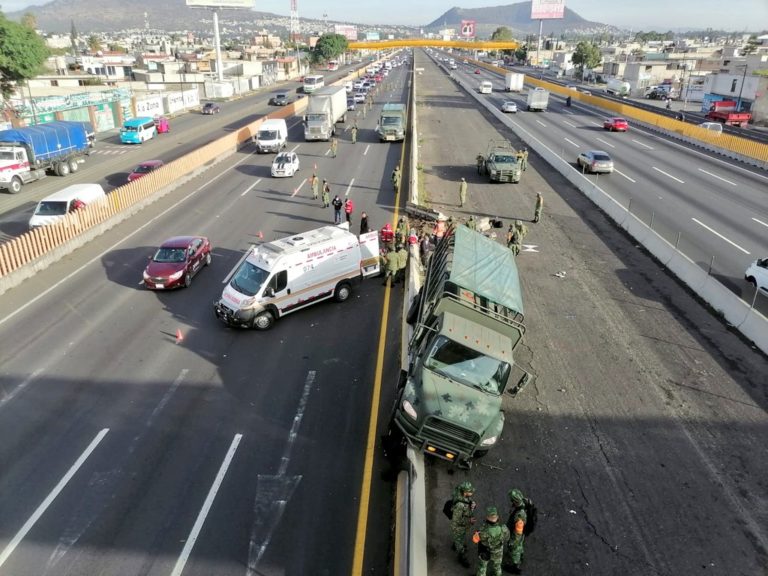 Camión de la Sedena choca en la México-Puebla; hay soldados heridos