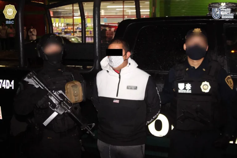 Detuvieron a un hombre que realizaba daños a la puerta de un vehículo que se iba a robar
