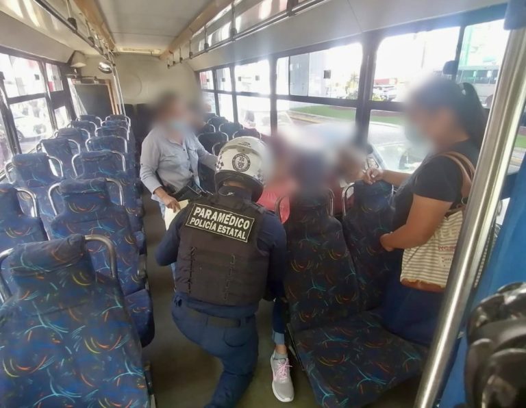 Mujer sufre desmayo en el transporte público en Veracruz