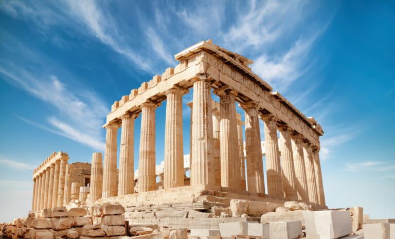 Turista roba dos fragmentos de mármol en la Acrópolis de Atenas