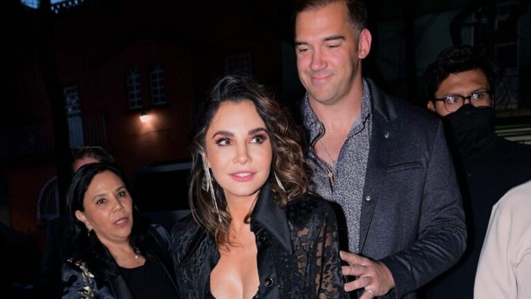 Le piden matrimonio a Martha Higareda en pleno show; video se viraliza
