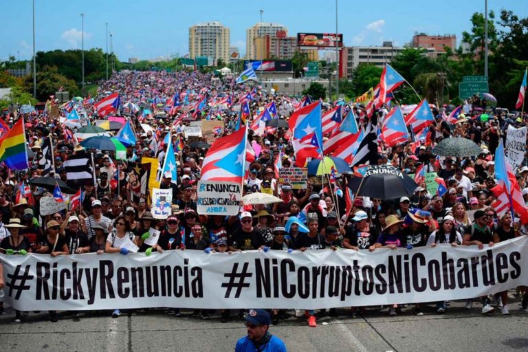 Marchan miles en Puerto Rico para exigir salida de gobernador