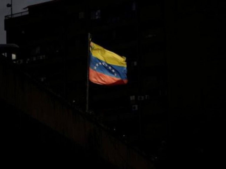 Venezuela se queda sin luz por apagón masivo