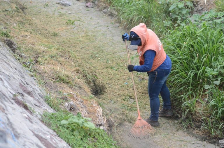 Servicios Públicos siguen limpiando los drenes