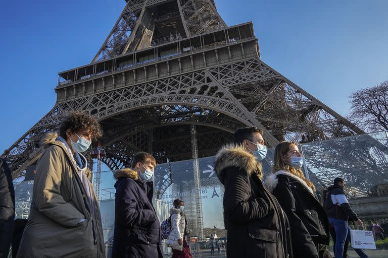 Se oxida la Torre Eiffel en Paris, alerta el periódico francés
