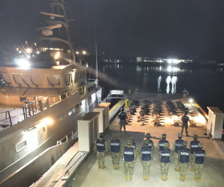 Marina asegura una tonelada de cocaína en embarcación interceptada en Chiapas