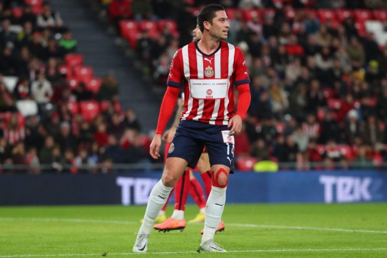 Santiago Ormeño queda fuera del club de las Chivas
