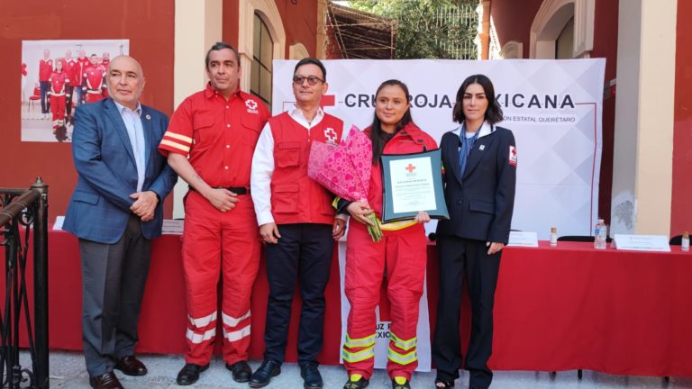 Reconocen a rescatistas de la Cruz Roja que acudieron a Siria y Turquía, tras sismo