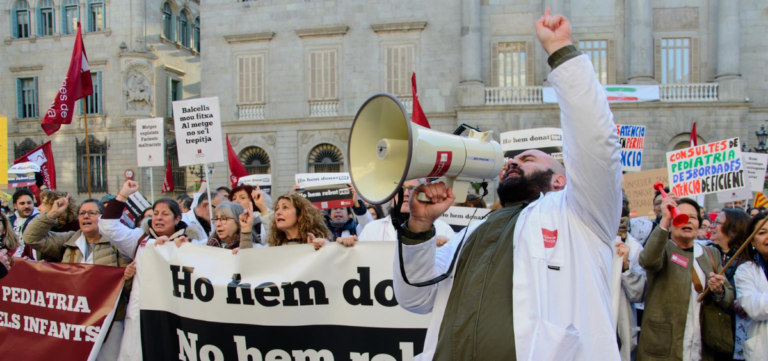 En Gran Bretaña se preparan para ir a huelga médicos
