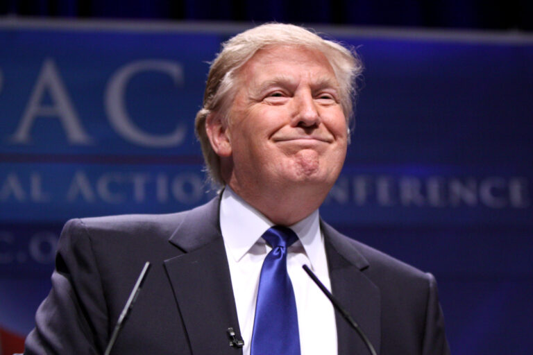 Se fija juicio contra Donald Trump para marzo 2024