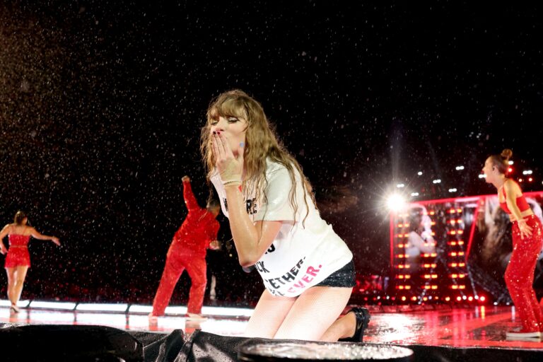Taylor Swift defiende a fan de un guardia de seguridad durante su concierto