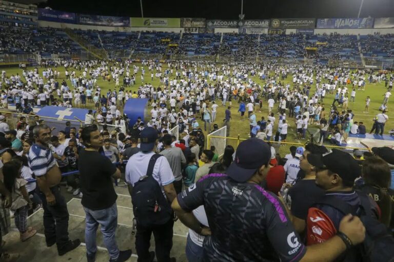 Policía detiene al presidente del equipo salvadoreño de fútbol Alianza por estampida