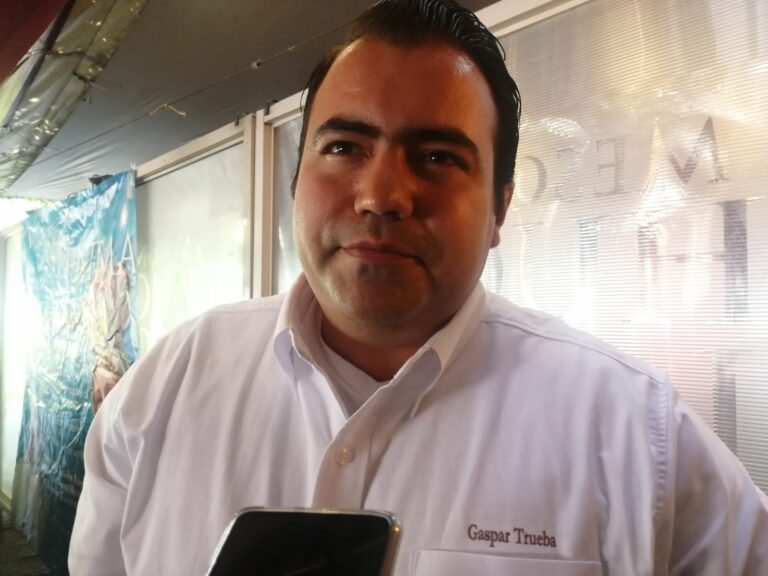 Aumento salarial es para gestionar apoyos, justifica regidor de Colón