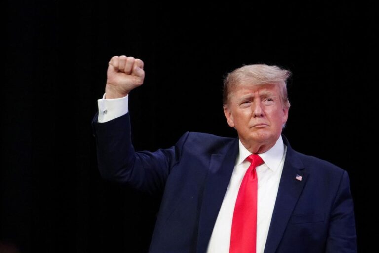 Citan a defensa legal de Trump el 18 de julio por documentos clasificados