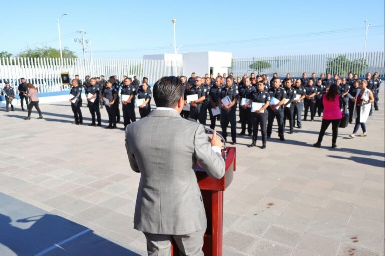 Corregidora entregó reconocimientos y apoyos económicos a policías de la SSPMC