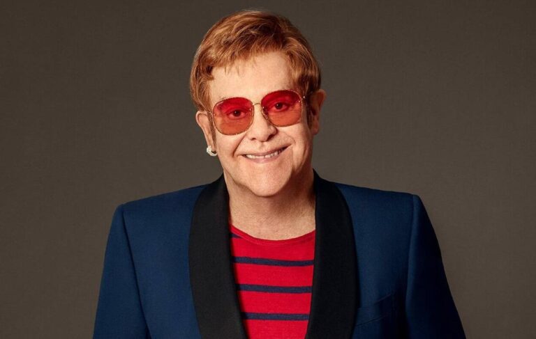 Elton John es hospitalizado en Francia
