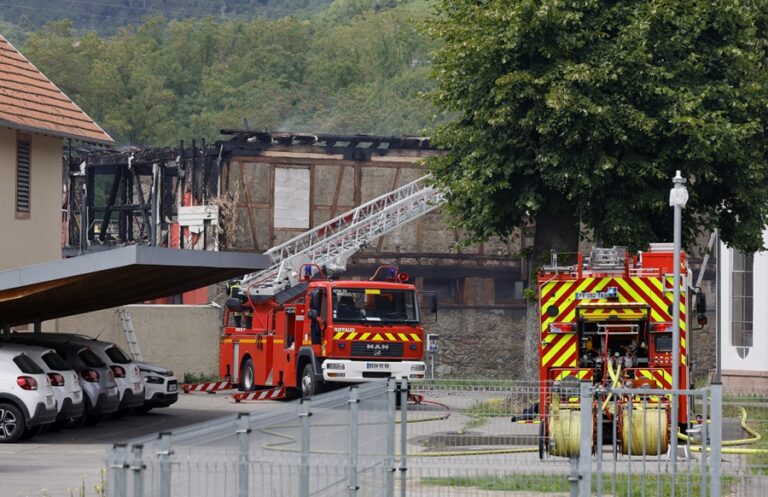 Nueve muertos y dos desparecidos en incendio de albergue en Francia