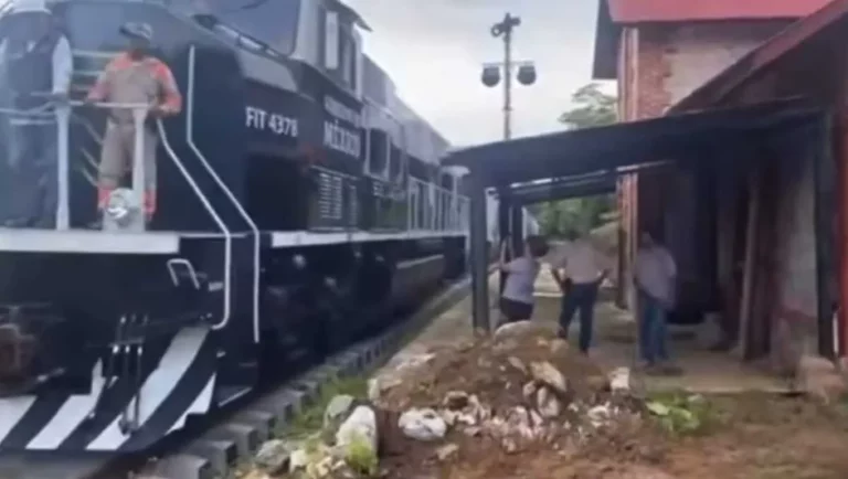 Llega a Oaxaca primer locomotora del Tren Transístmico
