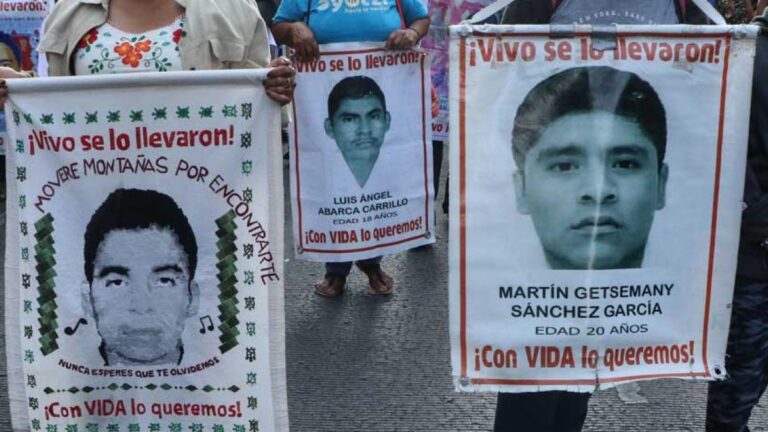 Va a ver reunión entre Obrador y padres de los 43 normalistas