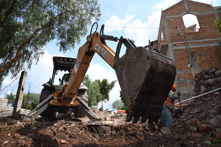 Avanzan obras sociales en Cerro de la Cruz