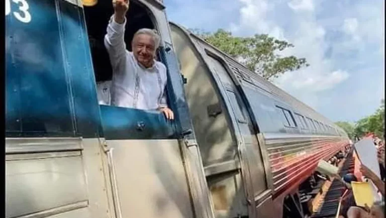 Obrador muestra su recorrido a Coatzacoalcos en Tren Interoceánico