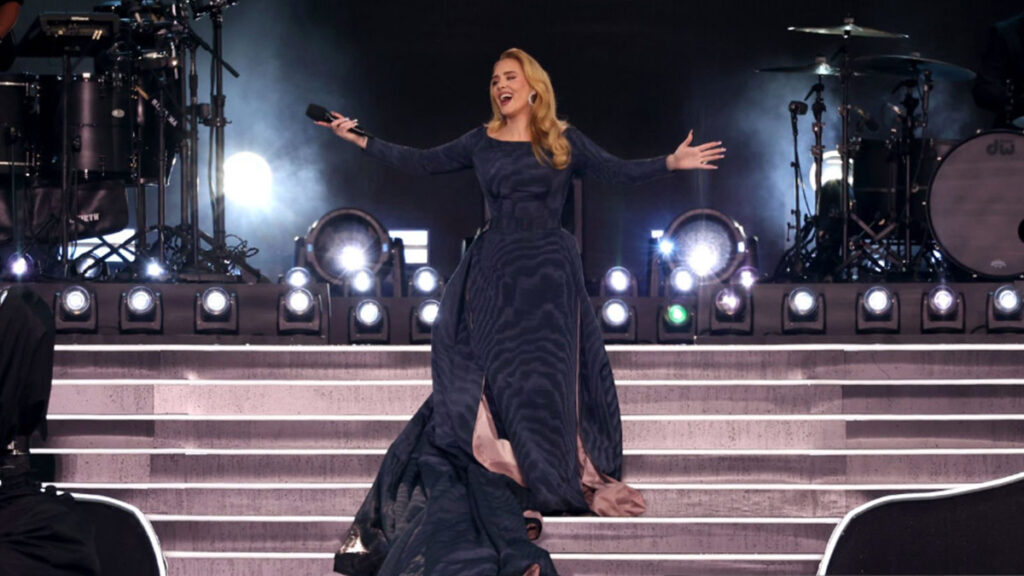 El momento en que Adele interrumpe su concierto para ver los Juegos